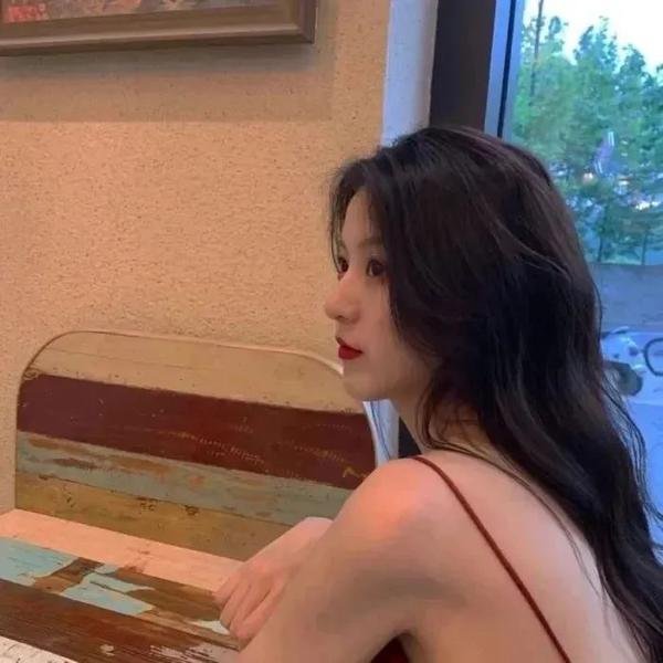 微笑的苹吉